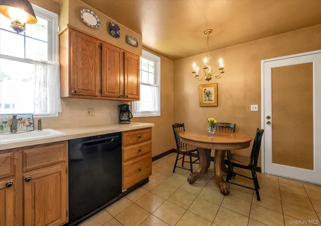 2nd image of 148 Princeton St, North Hempstead, NY 11577 | MLS# 992598