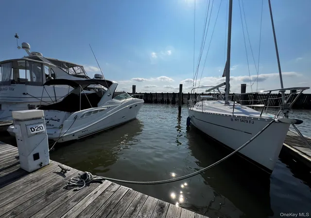 Listing Photo 3 - Condo for sale in building located at D-20 Half Moon Bay Marina, Tarrytown, NY 10591