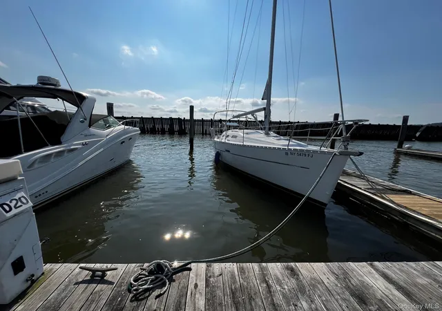 Listing Photo 2 - Condo for sale in building located at D-20 Half Moon Bay Marina, Tarrytown, NY 10591 - Unit #