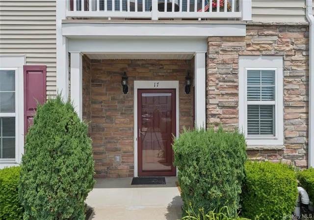 3rd image of 17 Strangford Ct, Hempstead, NY 11572