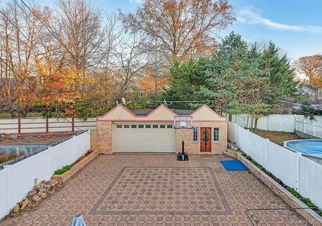 Photo 3 of Single family home for sale at 17624 Kildare Rd, Jamaica, NY 11432 | MLS# 992675 | Listing updated on 2026-04-30