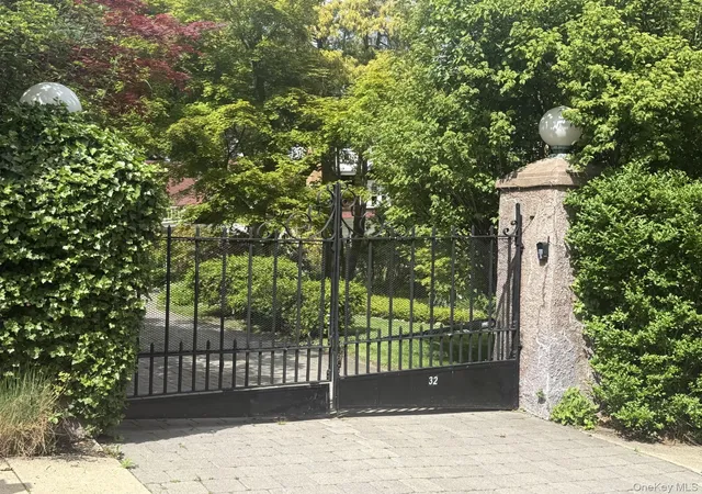 Photo 3 of Sale Pending at 32 Laveta Pl, Orangetown, NY 10960 | MLS# 992676 | Listing updated on 2026-08-18