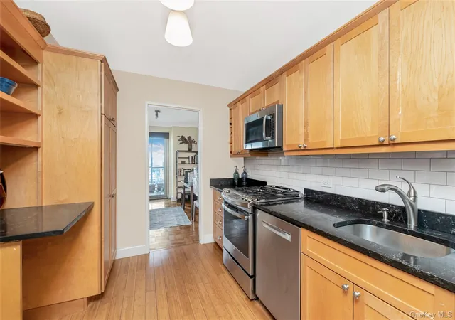 4th image of 2500 Johnson Ave #15R, New York, NY 10463 | MLS# 992693