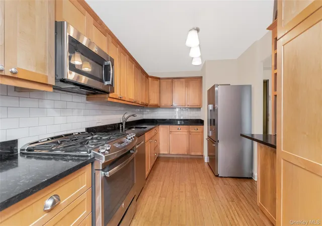 5th image of 2500 Johnson Ave #15R, New York, NY 10463 | MLS# 992693