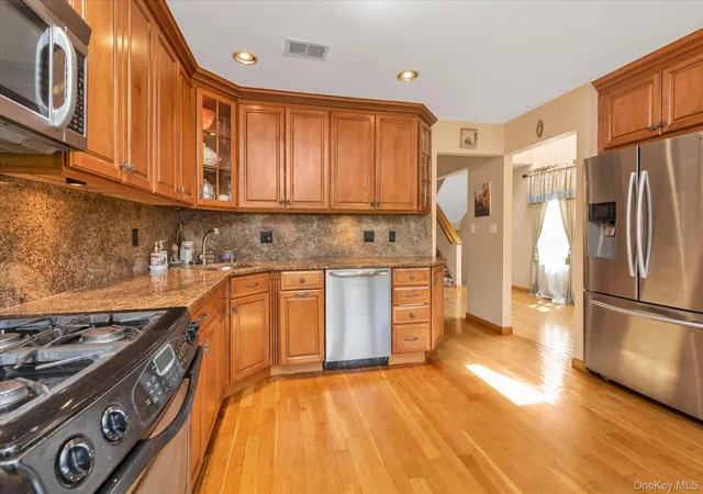 1st image of 7 Eastern Dr, New Hyde Park, NY 11040 | MLS# 992699