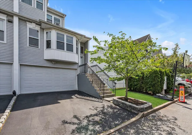 2nd image of 7 Eastern Dr, New Hyde Park, NY 11040 | MLS# 992699