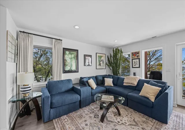 4th image of 852 Dean Ave, New York, NY 10465