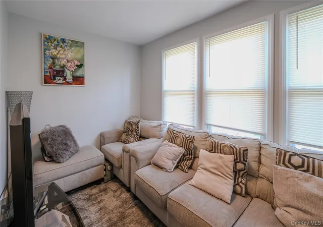 5th image of 119 Munro Blvd, Valley Stream, NY 11581 | MLS# 992744