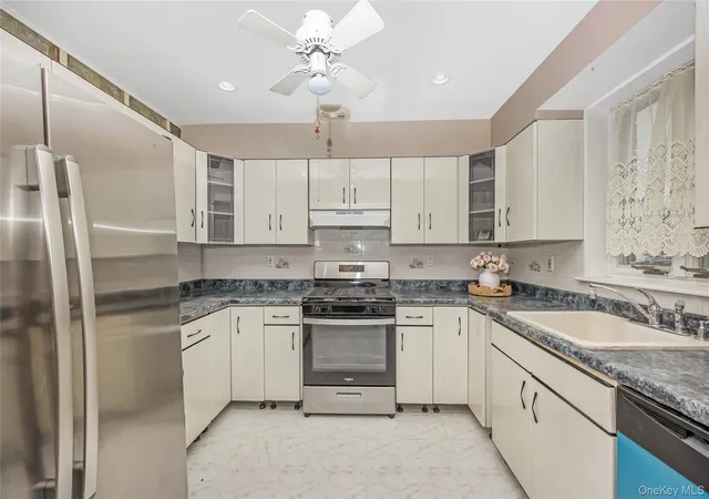 Photo 4 of Sale Pending at 164-11 Depot Rd, Flushing, NY 11358 | MLS# 992774 | Listing updated on 2026-05-28