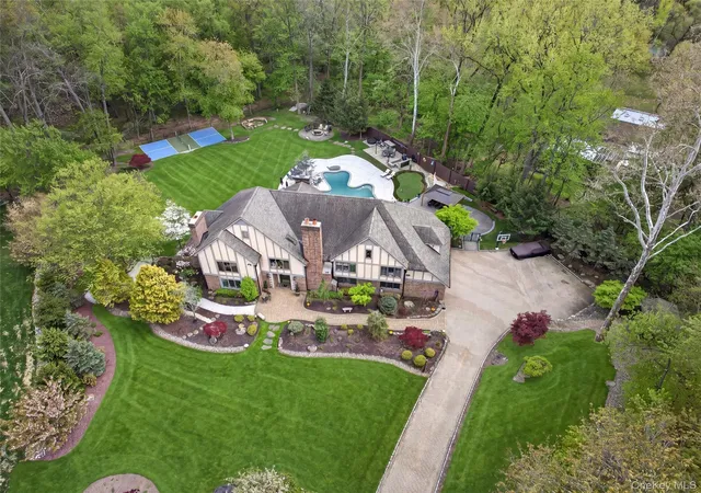 Photo 1 of Single family home for sale at 4 Abbey Rd, Orangetown, NY 10962 | MLS# 992777 | Listing updated on 2026-10-05