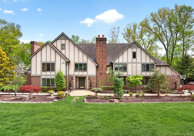 2nd image of 4 Abbey Rd, Orangetown, NY 10962 | MLS# 992777