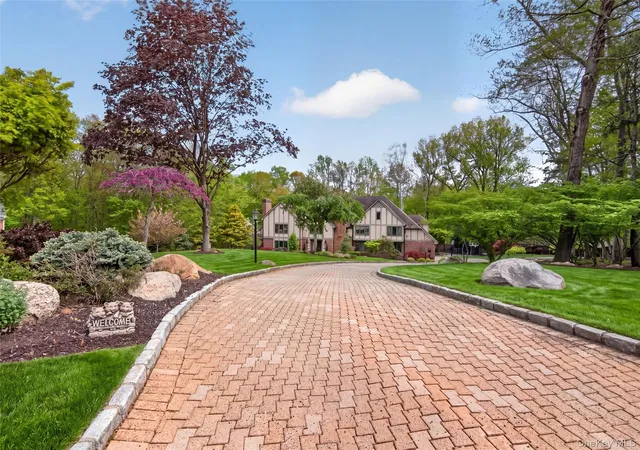 Photo 3 of Single family home for sale at 4 Abbey Rd, Orangetown, NY 10962 | MLS# 992777 | Listing updated on 2026-10-05