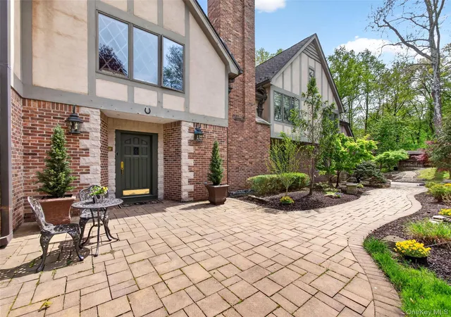 Photo 4 of Single family home for sale at 4 Abbey Rd, Orangetown, NY 10962 | MLS# 992777 | Listing updated on 2026-10-05