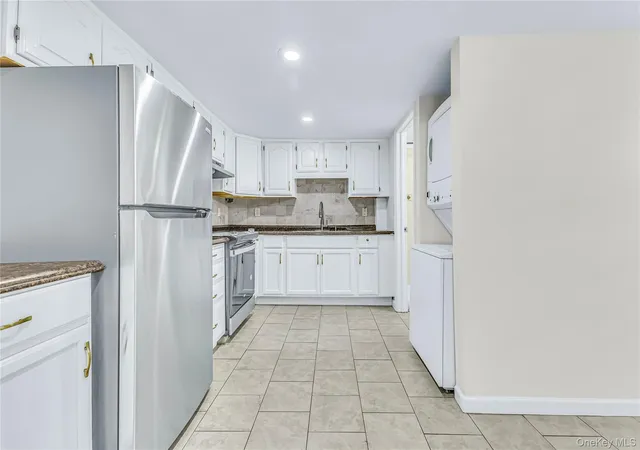 4th image of 44 Somerset Rd, Brookhaven, NY 11778 | MLS# 992791