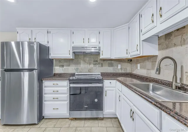5th image of 44 Somerset Rd, Brookhaven, NY 11778 | MLS# 992791