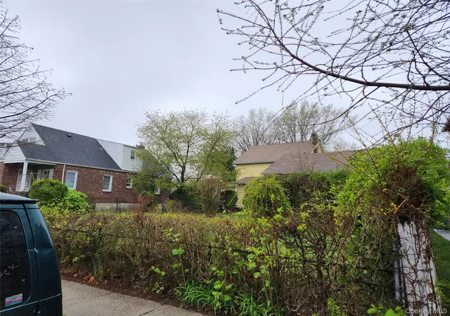 5th image of 13304 226Th St, Springfield Gardens, NY 11413 | MLS# 992819