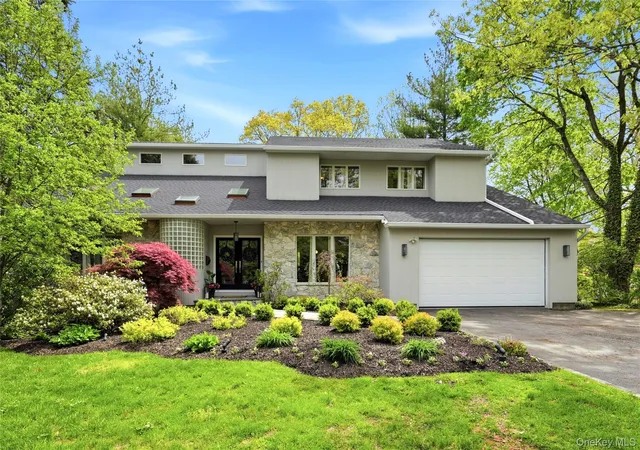 1st image of 4 Cross Ln, Oyster Bay, NY 11545 | MLS# 992824