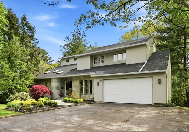 2nd image of 4 Cross Ln, Oyster Bay, NY 11545 | MLS# 992824