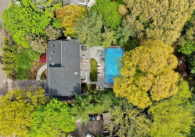 47th image of 4 Cross Ln, Oyster Bay, NY 11545 | MLS# 992824