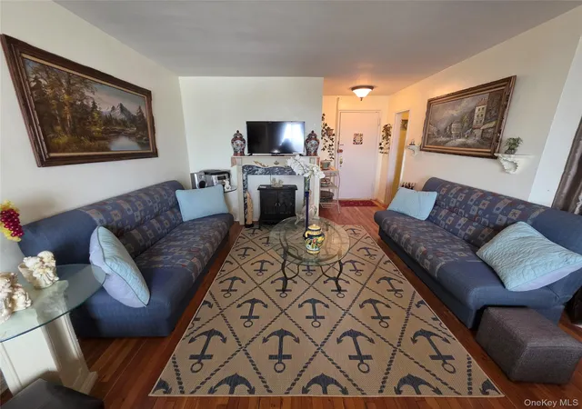 3rd image of 129 Beach 118Th St #5A, Rockaway Park, NY 11694 | MLS# 992844