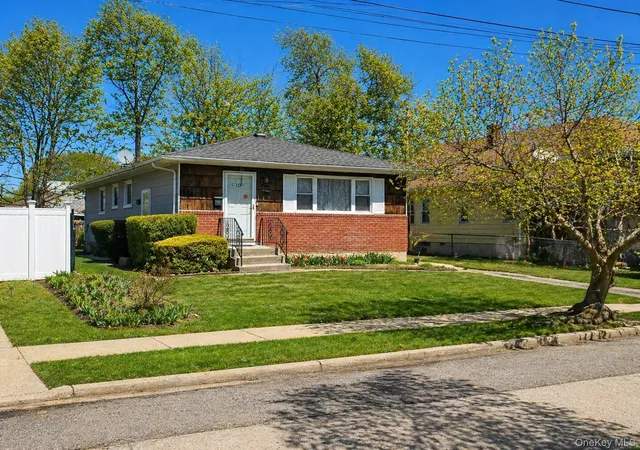 2nd image of 117 Woodside Ave, Hempstead, NY 11520 | MLS# 992881