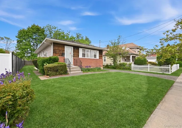 4th image of 117 Woodside Ave, Hempstead, NY 11520 | MLS# 992881