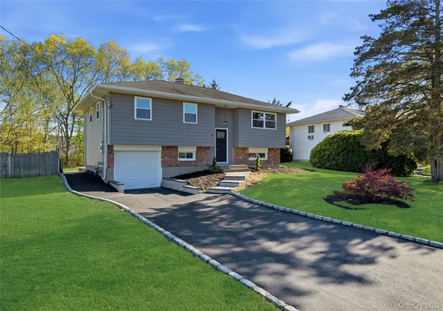 Photo 3 of Sale Pending at 49 Sandy Holw Dr, Smithtown, NY 11787 | MLS# 992899 | Listing updated on 2026-08-25