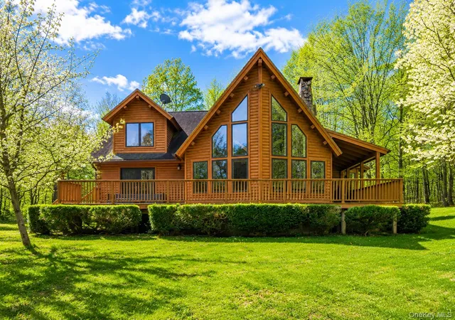 Photo 3 of Single family home for sale at 252 Crum Elbow Rd, Hyde Park, NY 12538 | MLS# 992909 | Listing updated on 2026-06-08