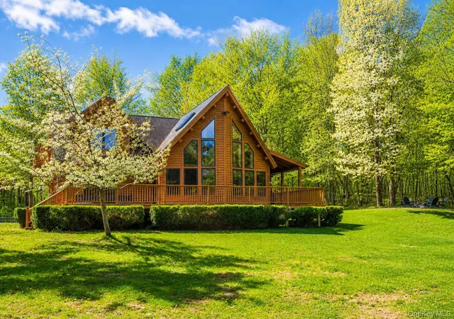 Photo 4 of Single family home for sale at 252 Crum Elbow Rd, Hyde Park, NY 12538 | MLS# 992909 | Listing updated on 2026-06-08