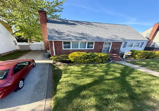Photo 2 of Single family home for sale at 847 Jerusalem Ave, Merrick, NY 11566 | MLS# 992943 | Listing updated on 2026-10-05