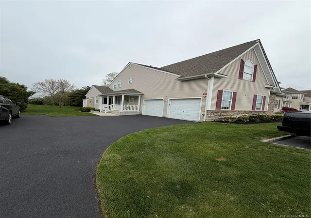 Photo 3 of Condo for sale at 19 Meadow Pond Cir, Brookhaven, NY 11764 | MLS# 992964 | Listing updated on 2026-09-29