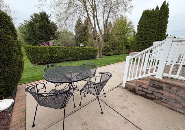 Photo 4 of Condo for sale at 19 Meadow Pond Cir, Brookhaven, NY 11764 | MLS# 992964 | Listing updated on 2026-09-29