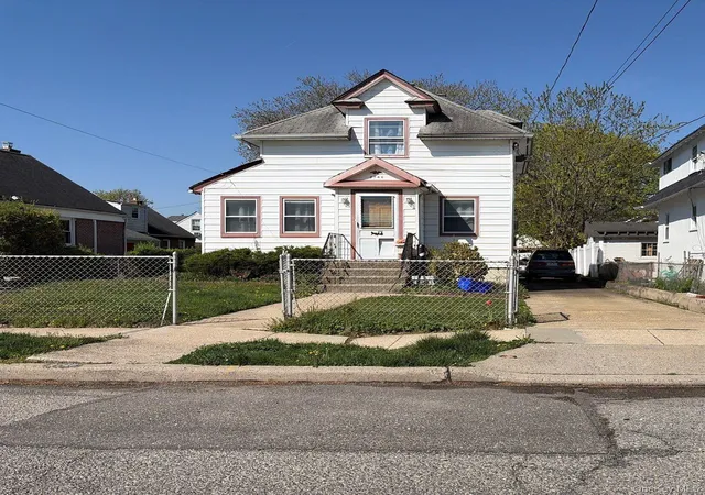 Homes for sale in Hempstead, NY | 2746 Park Ave, Hempstead, NY 11510 | MLS# 992973