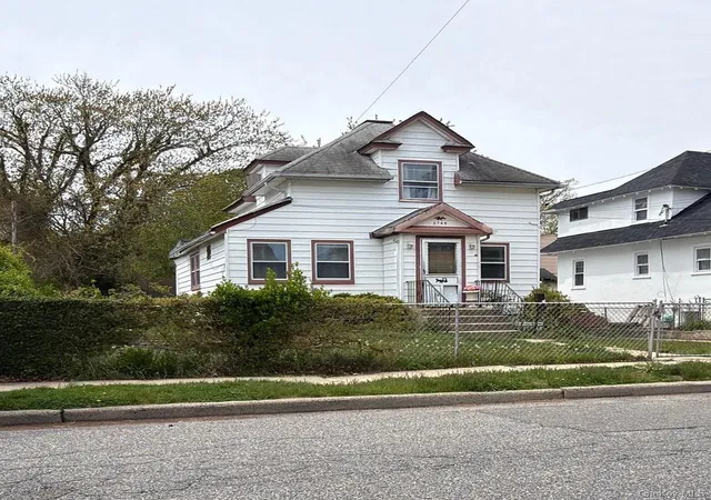 Homes for sale in Hempstead, NY | 2746 Park Ave, Hempstead, NY 11510 | MLS# 992973