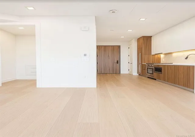 3rd image of 35-32 Leavitt St, Flushing, NY 11354 | MLS# 992979