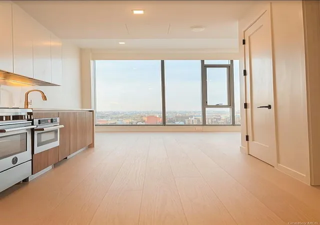 4th image of 35-32 Leavitt St, Flushing, NY 11354 | MLS# 992979