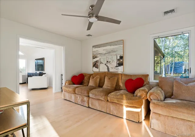 18th image of 10 Silver Beech Ln, Riverhead, NY 11933 | MLS# 992997
