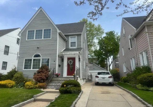 2nd image of 29 Carstairs Rd, Valley Stream, NY 11581 | MLS# 992999