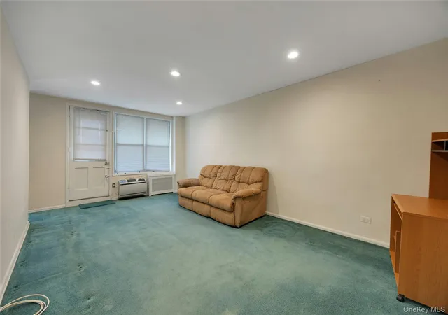 4th image of 34-43 60Th St, New York, NY 11377