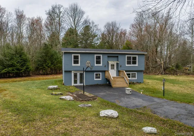 Homes for sale in Thompson, NY | 39 Dingle Daisy Rd, Thompson, NY 12701 | MLS# 993047