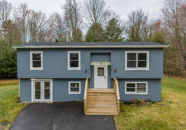 Homes for sale in Thompson, NY | 39 Dingle Daisy Rd, Thompson, NY 12701 | MLS# 993047