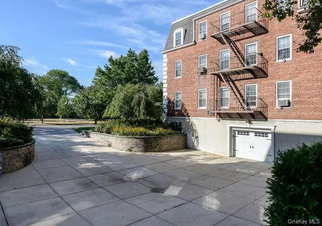 2nd image of 26 Hamilton Pl, Hempstead, NY 11530