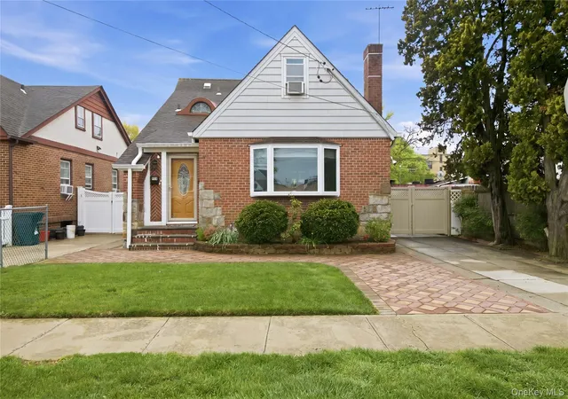 3rd image of 969 Gabriel Ave, Hempstead, NY 11010 | MLS# 993124