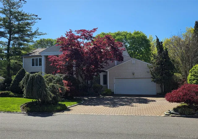 Homes for sale in North Hempstead, NY | 78 Woods Dr, North Hempstead, NY 11576 | MLS# 993167