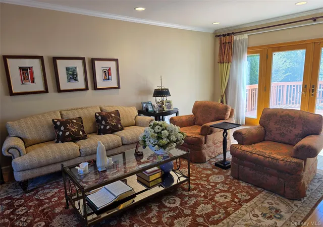 5th image of 78 Woods Dr, North Hempstead, NY 11576 | MLS# 993167