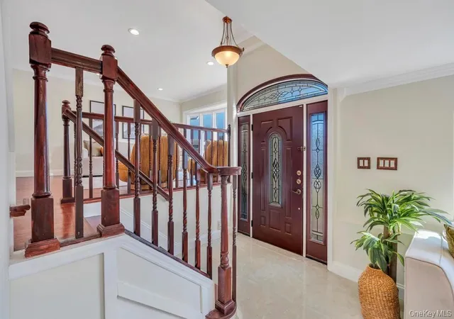 4th image of 16 Phipps Ln, Oyster Bay, NY 11803 | MLS# 993179