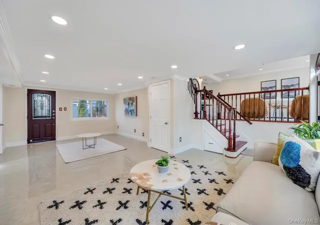 5th image of 16 Phipps Ln, Oyster Bay, NY 11803 | MLS# 993179