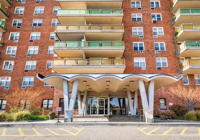 3rd image of 1841 Central Park Ave #19L, Yonkers, NY 10710 | MLS# 993201