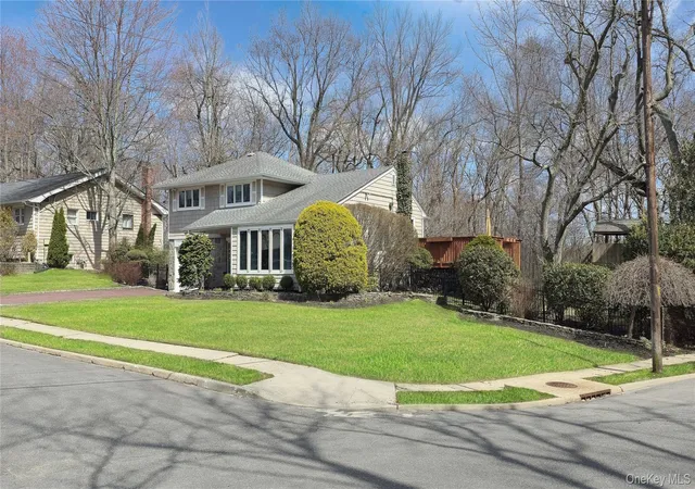 2nd image of 29 Serpentine Ln, Oyster Bay, NY 11804 | MLS# 993202