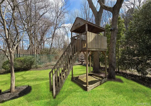 22nd image of 29 Serpentine Ln, Oyster Bay, NY 11804 | MLS# 993202